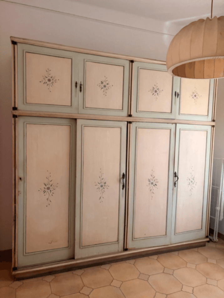 Armadio vintage con decorazioni - Foto 1