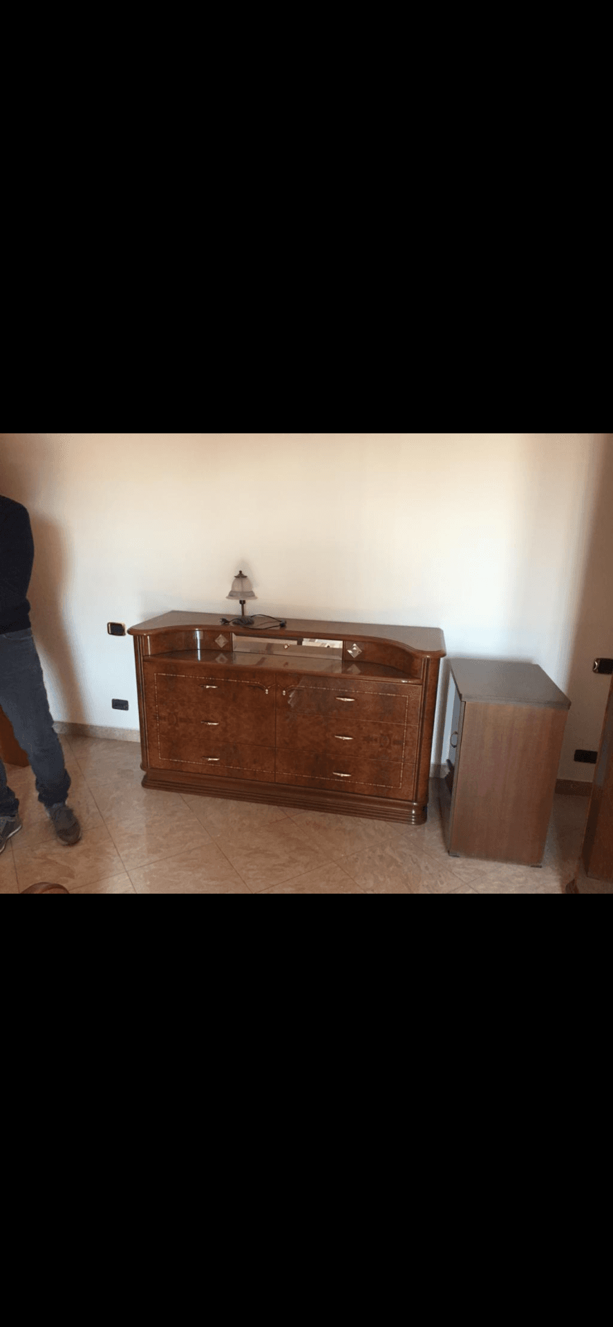 Mobile in legno con cassetti